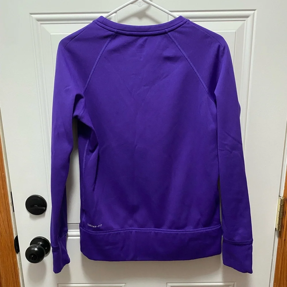 488 Nike Therma Fit Purple Sweatshirt Medium Pullover Athletic Cozy